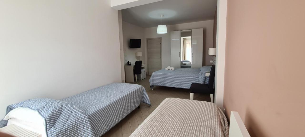 Belvedere Rent Rooms Campofelice Di Roccella Exterior foto